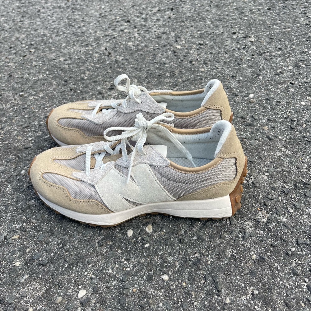 New balance sneakers! 7.5 women’s Men’s 5.5